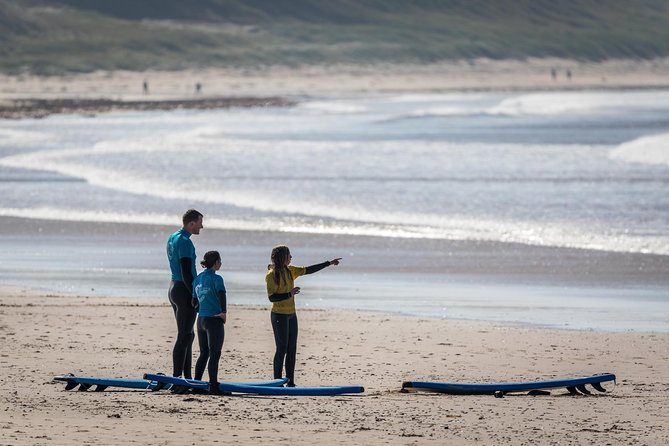 2 hour private surf lesson! (Up to 2 people) - Meeting Iona and getting ready on the sand