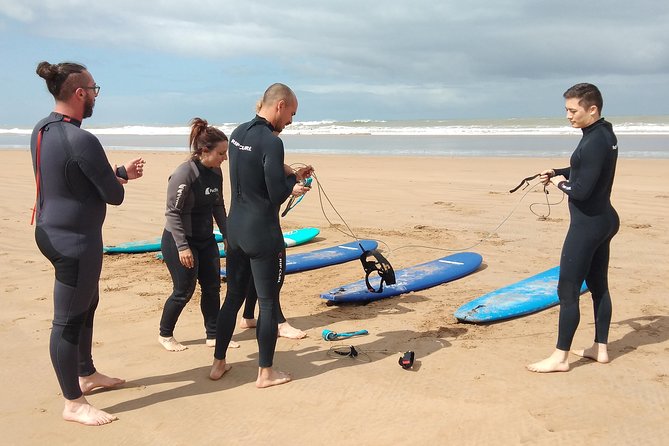 2h surfing in uncrowded spots - Boards, wetsuits, snacks, and photos
