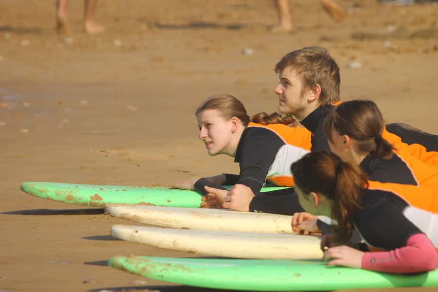 Agadir: Taghazout Beach Surf Lesson with Lunch and Transfer - Lunch under the umbrellas