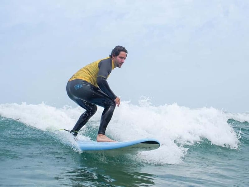 Algarve: 2-Hour Beginner Surf Lesson - Guides, teaching style, and group size