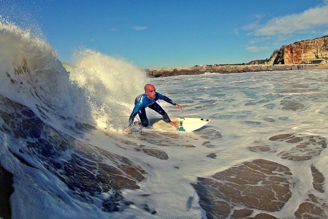 Aulas de Surf Privadas - Reaching the beach with your own equipment