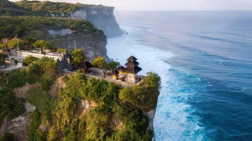 Bali: Surfing Lesson with Southern Beaches Tour & Kecak Show - Lunch and a taste of Balinese pork