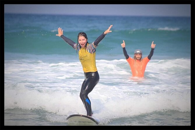 Beginner group surf lesson - Meeting Waseem and the Wavecrest team