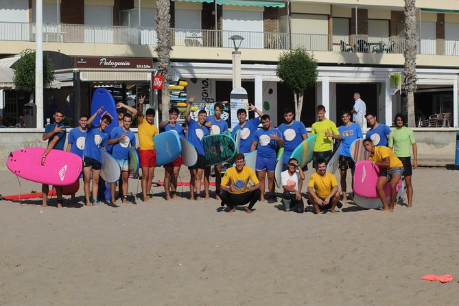 Beginner Surf Course - A good lesson for families and mixed ages