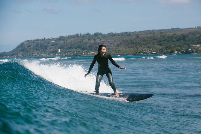 Beginner Surf Lesson in North Shore, Oahu - Looking for sea turtles at the beach