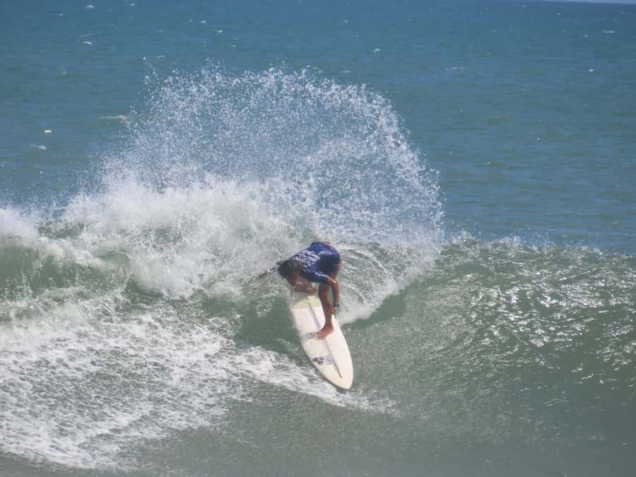 Best Surf Lesson around Uluwatu - Why Curly’s lesson works for first-time surfers