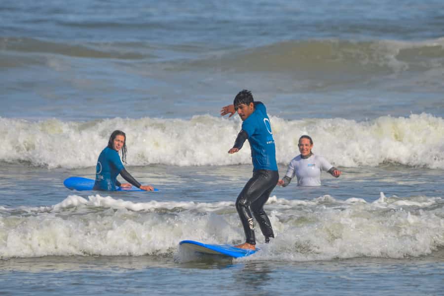 Cape Town:Learn to surf with the best view of Table Mountain - Big Bay is the right place to learn