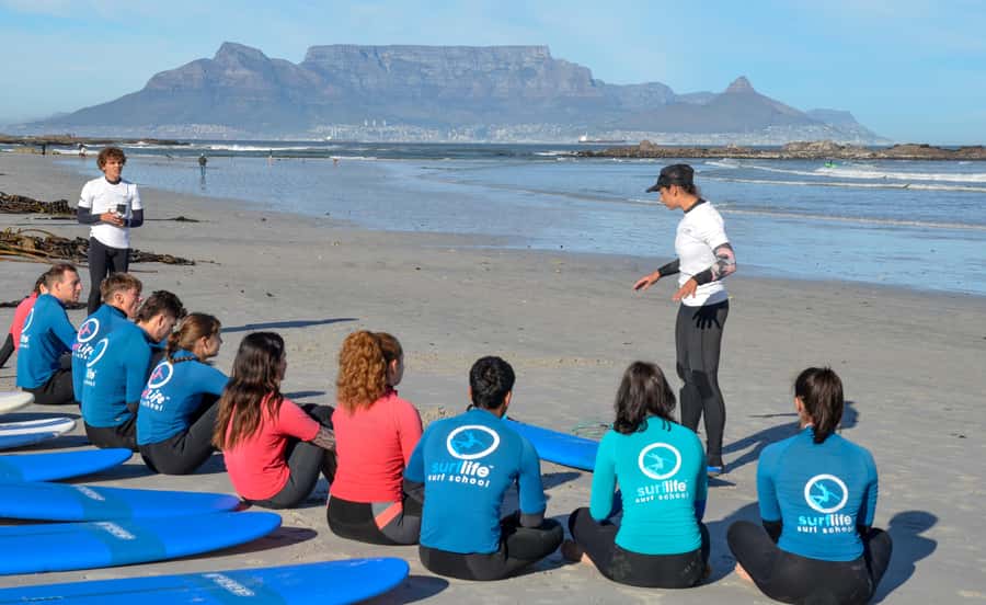 Cape Town:Learn to surf with the best view of Table Mountain - The pop-up technique that makes the difference