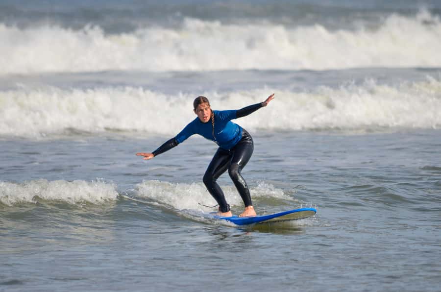 Cape Town:Learn to surf with the best view of Table Mountain - Your first minutes with the board