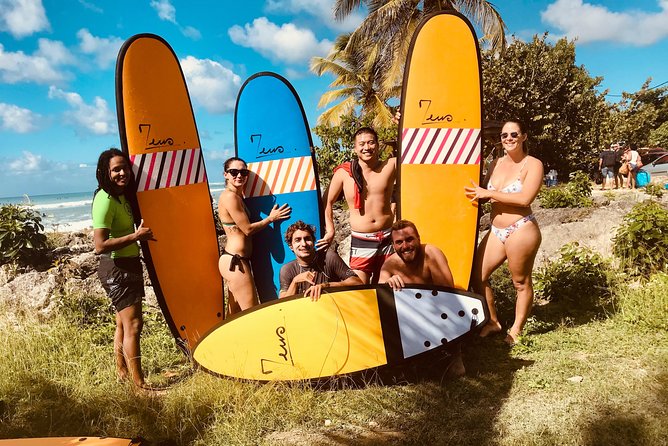 Come and learn to surf at the best surf spots in Guadeloupe. - The first part of the lesson: clear instruction on land