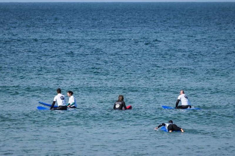 Costa da Caparica: Surf Lesson 2 hour All levels - The $32 price and what it really covers