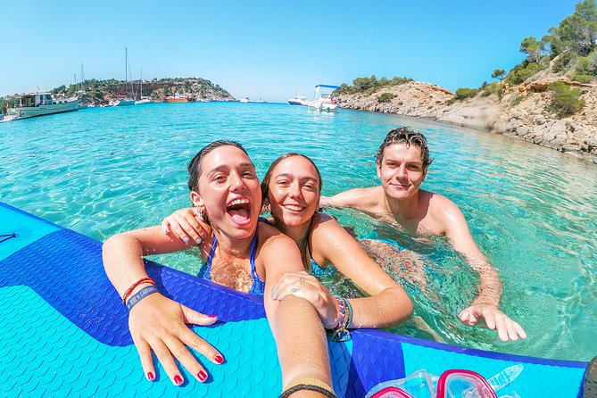 Discover the best corners of the island in paddle surf - Paddling past cliffs and sea caves