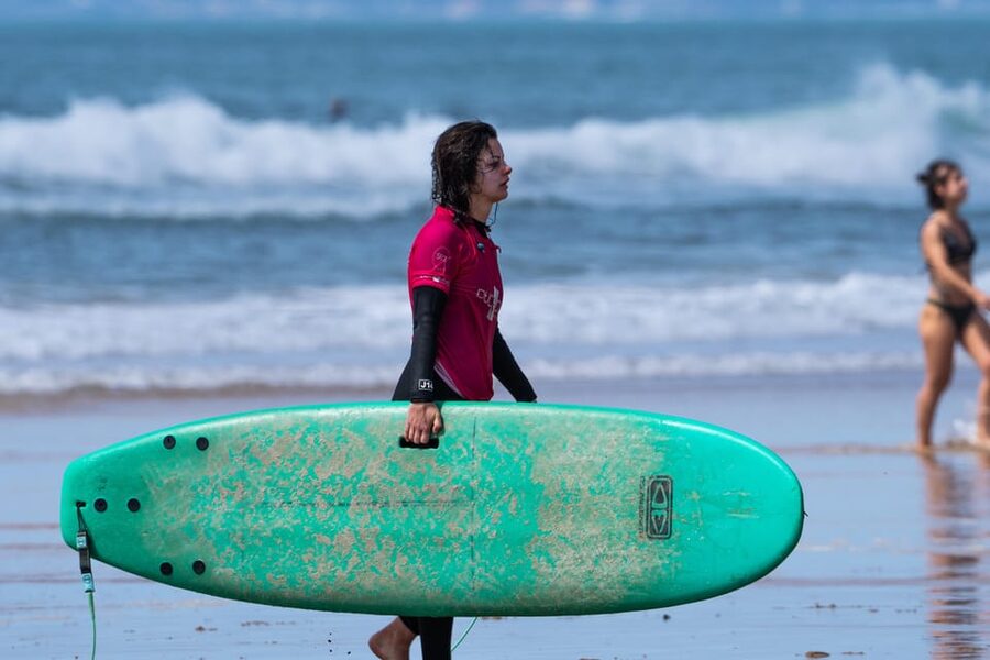 Duckdive - Surf Class in Caparica - Starting on the sand at Praia do Castelo