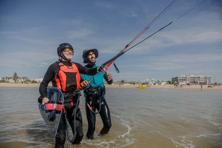Essaouira: 2-Hour Kite-Surfing Lesson - Starting on the beach with the kite
