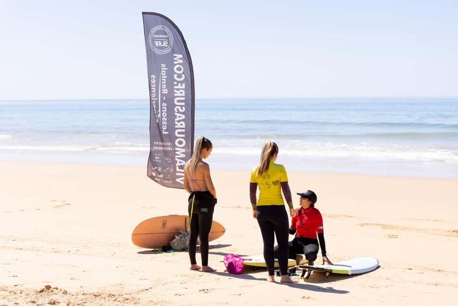 Falésia Beach Surf Class in Small Group + Hot Shower - Timing, languages, and cancellation