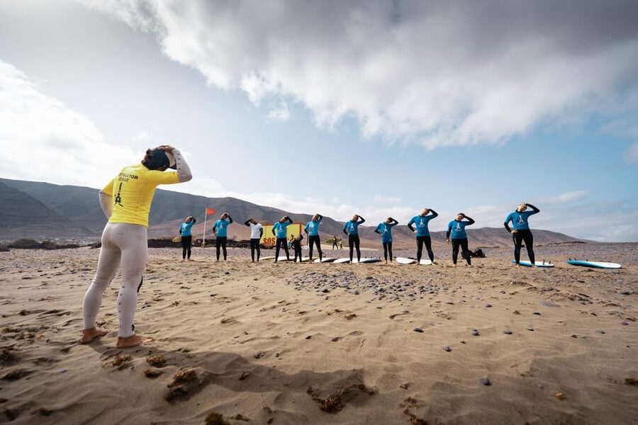 Famara Beach: Surfing Lessons with Videos - Why Famara is the right place to learn
