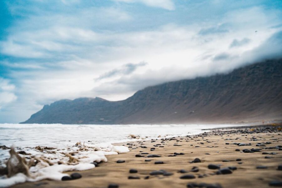 Famara Beach: Surfing Lessons with Videos - What happens from pickup to the beach