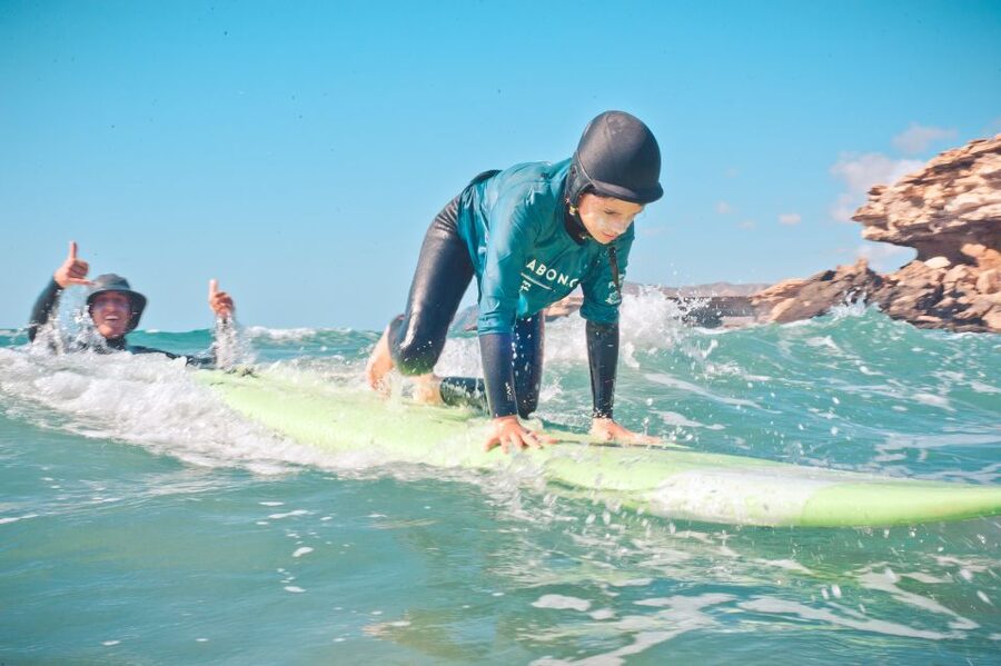Fuerteventura: Kids and Family Surfing Lesson - Languages and the family teaching style