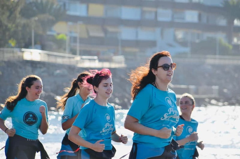 Gran Canaria: Playa del Inglés Girls' Surf Experience - Choosing the beach by wave conditions
