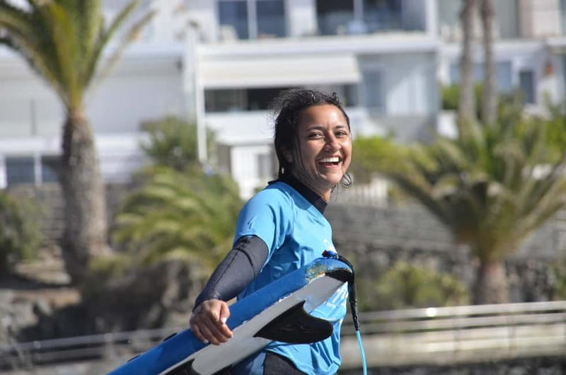 Gran Canaria: Playa del Inglés Girls' Surf Experience - What is included for the $77 price