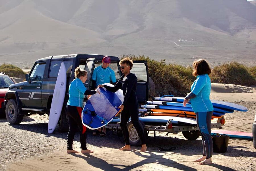 Group surf lessons in Lanzarote, learn with a local team - Key points at a glance