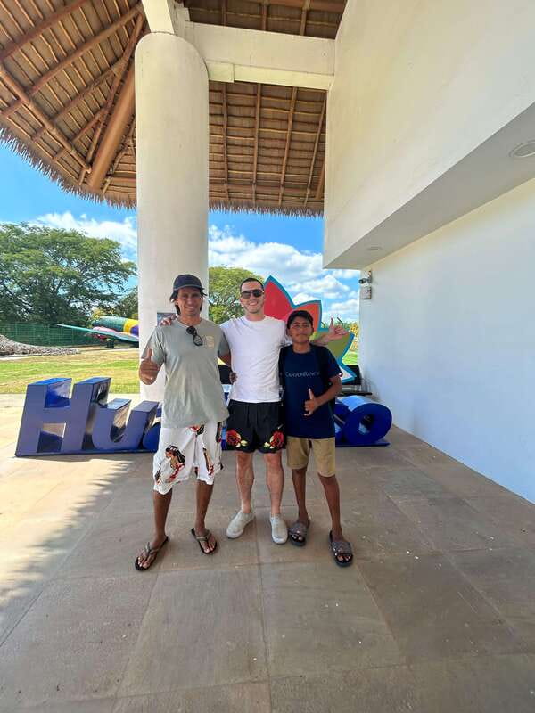Huatulco: Surf Lesson with surf instructor. All Levels - Learning to surf in Huatulco, one wave at a time