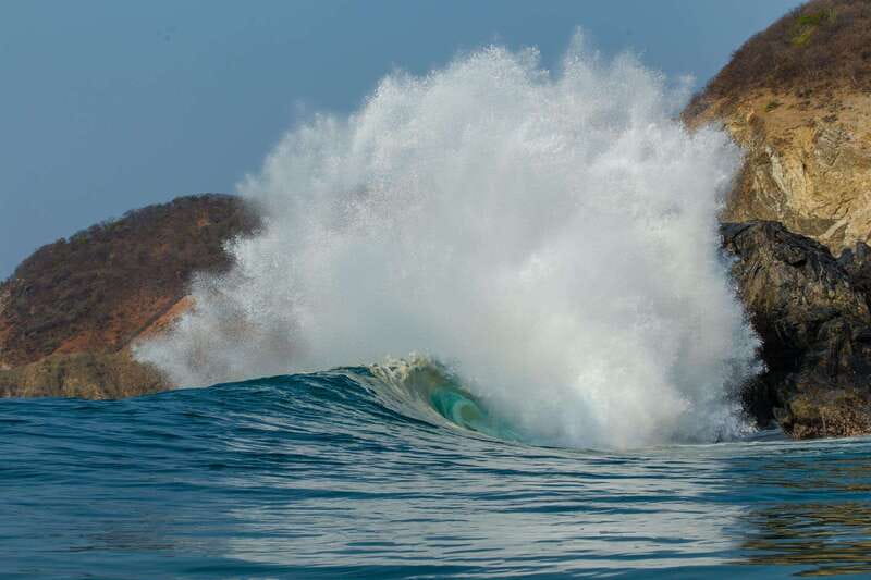 Huatulco: Surf Lesson with surf instructor. All Levels - Coaching in the water with Miguel or another instructor