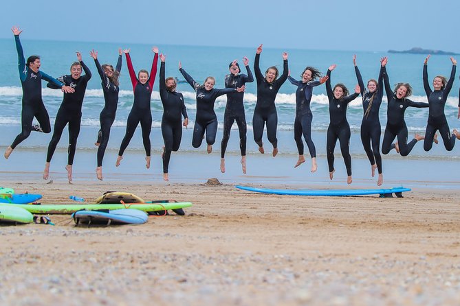 Initiation Group Surf - Changing rooms, wetsuits, and locked storage