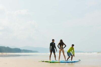 Khao Lak: 1.5-Hour Small Group Surfing Experience