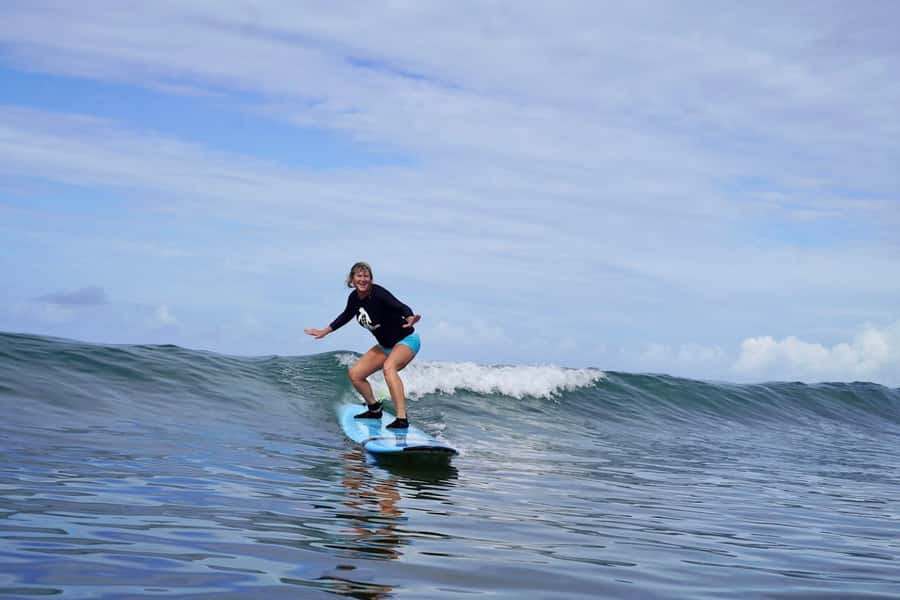 Kihei, Maui: 2-Hour Beginner Surfing Class - Learning the basics on the beach