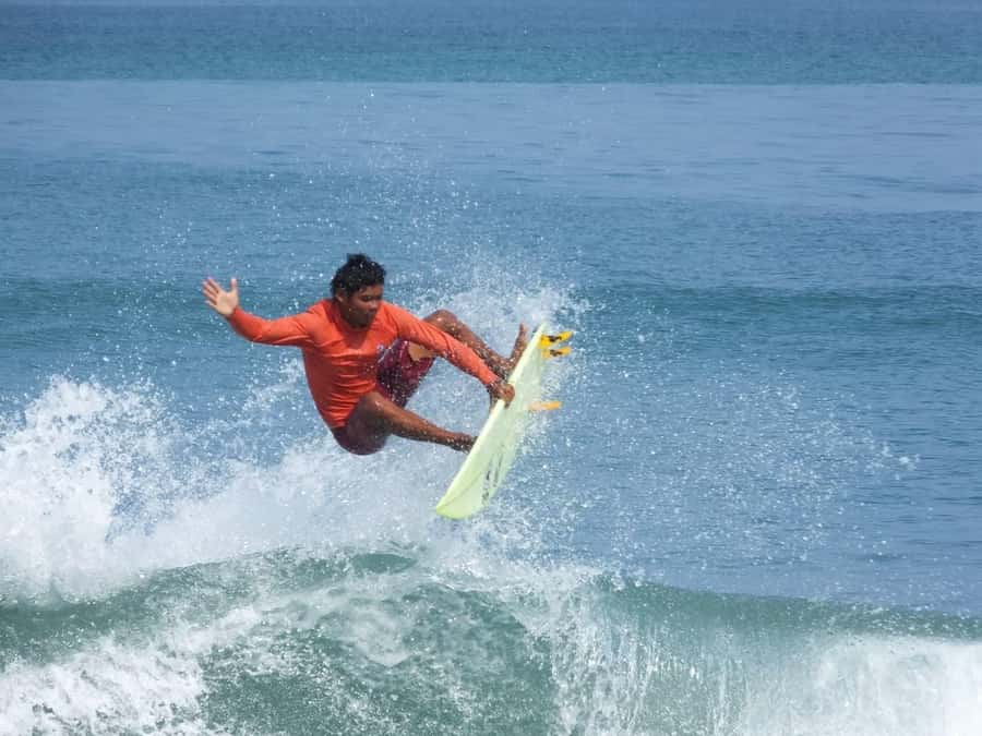 Kuta/Bali: Private Beginner & Intermediate Surf Lessons - How this compares with taking a group class