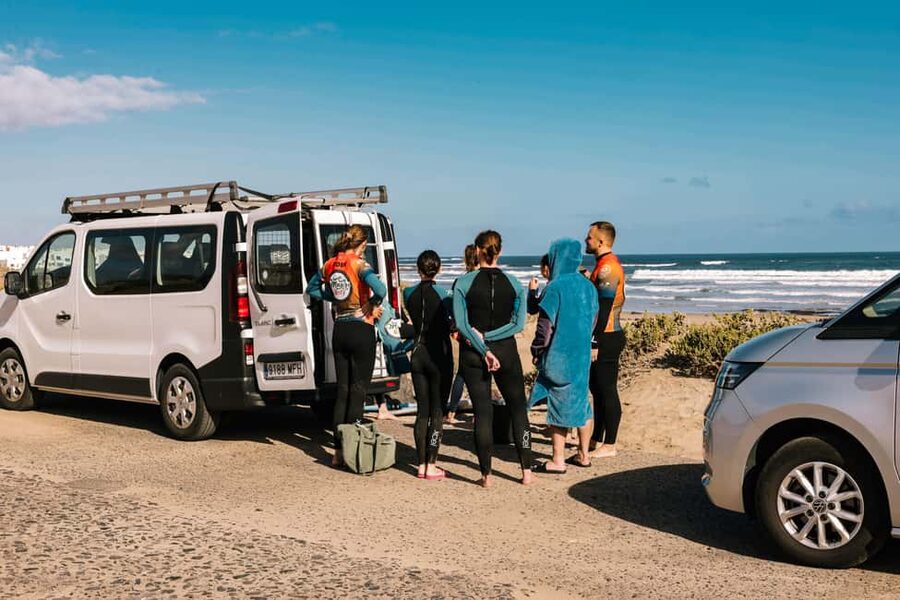 Lanzarote: Surf Experience in Famara with MauriSurf - Group lesson or private coaching