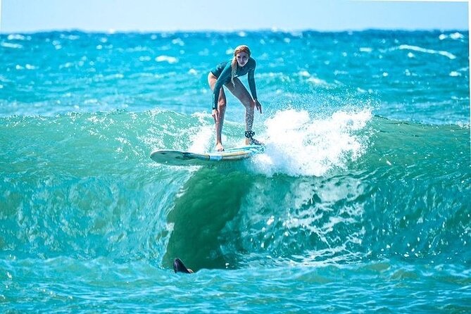 Learn to surf with a local big wave rider on the North Shore of Oahu - The 15 to 20 minute beach briefing