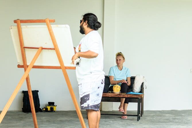 Learn to surf with Fuvahmulah Surf School - Your first minutes: theory and dry training