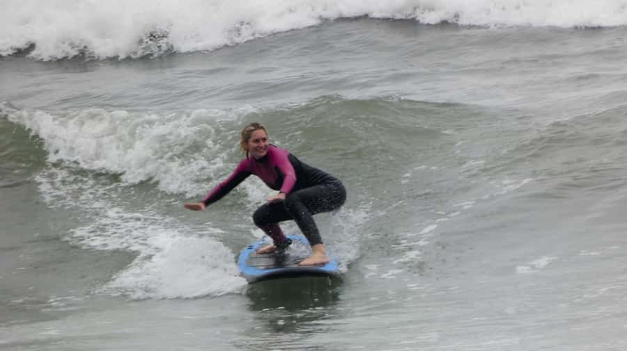Lima: Surf Class with Equipment and Instructor - About one hour practicing in the Pacific