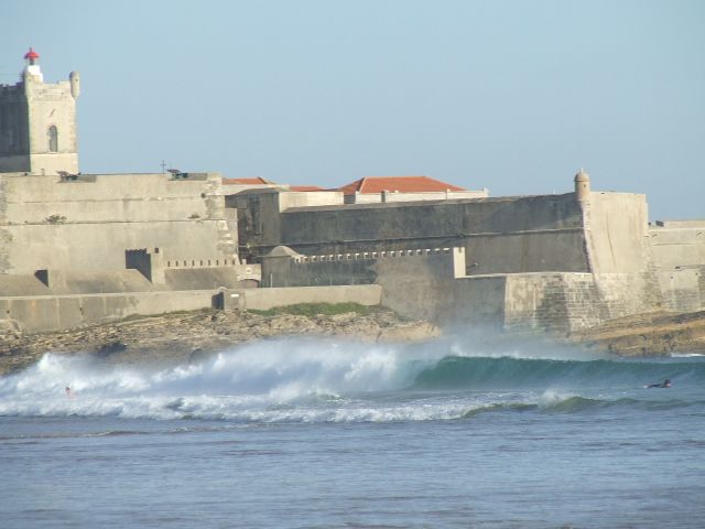 Lisbon: 1.5-Hour Surf Lesson - Small groups and personal coaching