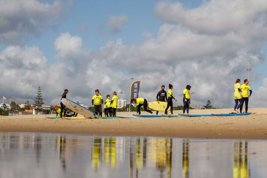 Lisbon: 1.5-Hour Surf Lesson - Cancellation and booking flexibility