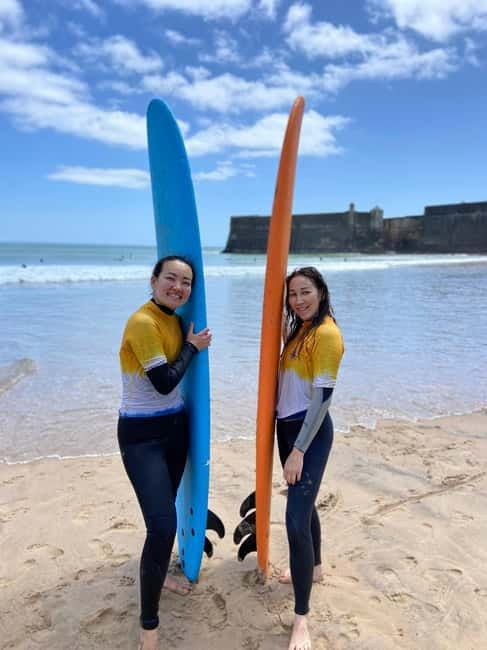 Lisbon-Cascais: Surf Local Experience - Equipment that makes the price easier to judge