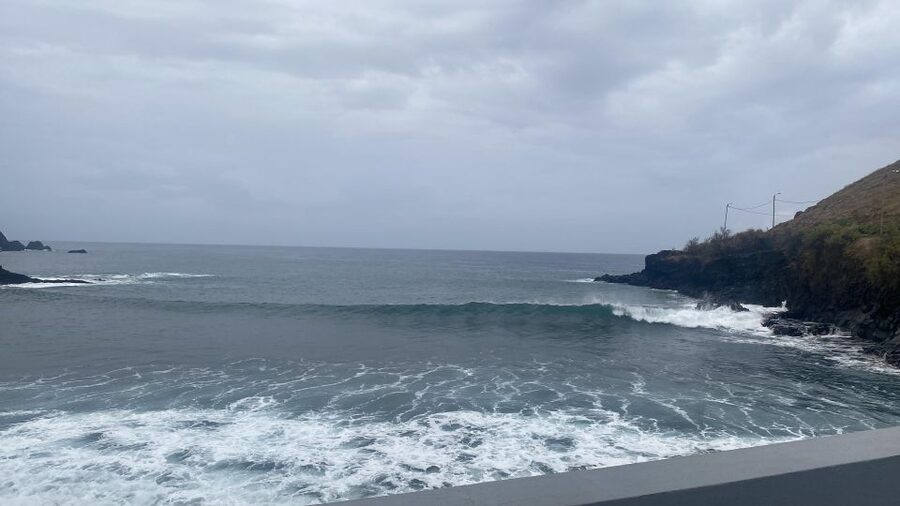 Madeira: surf lesson at Porto da Cruz - Why Porto da Cruz is a smart place to learn