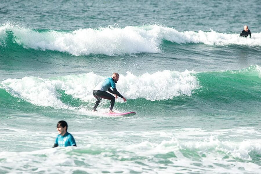 Matosinhos: Best surf Lesson with all equipment - The instructors make the difference