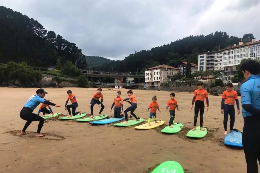 Mundaka: Surfing Course Initiation - Booking details that affect your decision