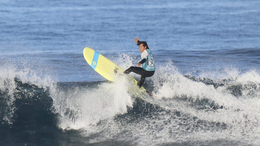 Playa de Las Americas: Surfing Group Lesson +13 Years old - The value of a three-to-five-person group