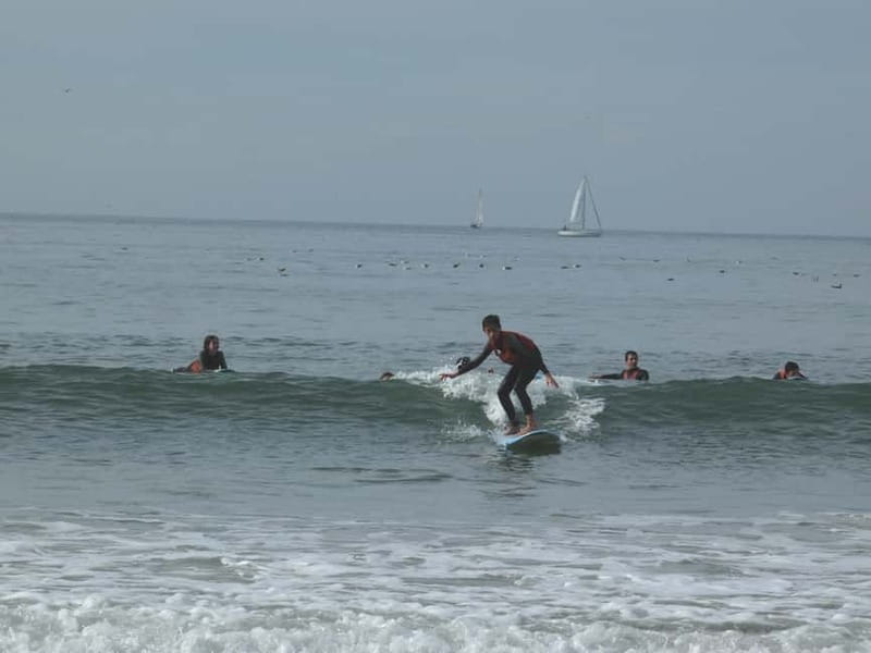Porto: Surf Lesson in a small group - What the 1-hour-30-minute lesson includes