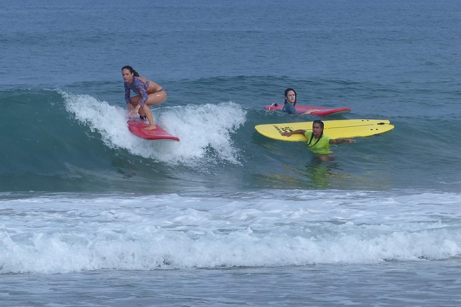 Professional Surfing lessons in the heart of Tel Aviv - Walking to the beach and preparing on shore