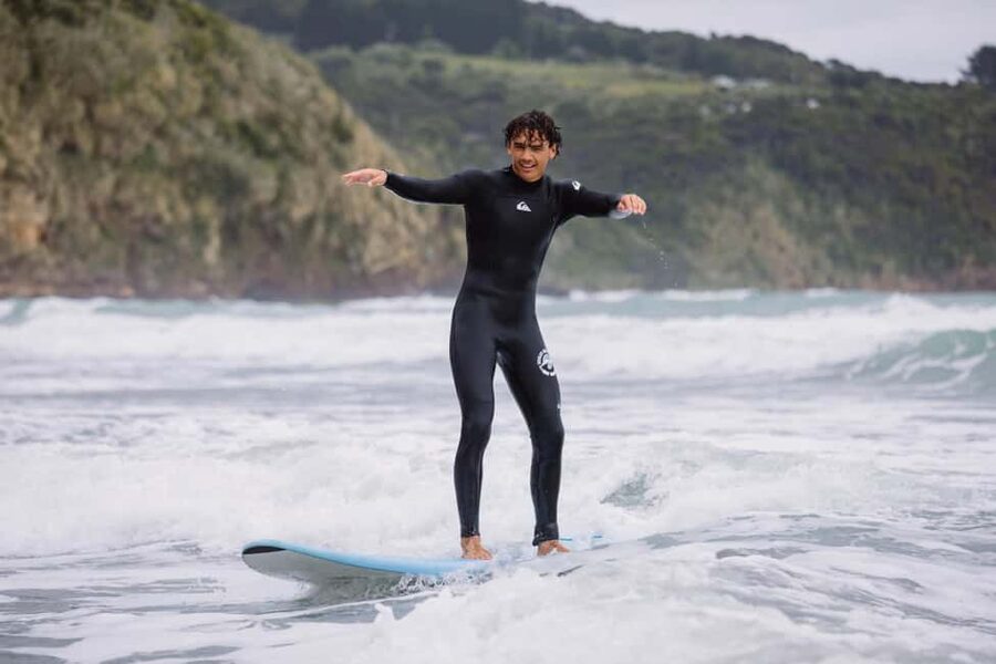 Raglan: 2 Day Surf Lesson Package - Meeting the school at Ngarunui Beach