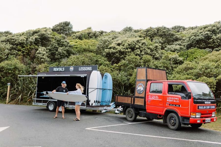 Raglan: 3 Day Surf Lesson Package - How the small group changes the lesson
