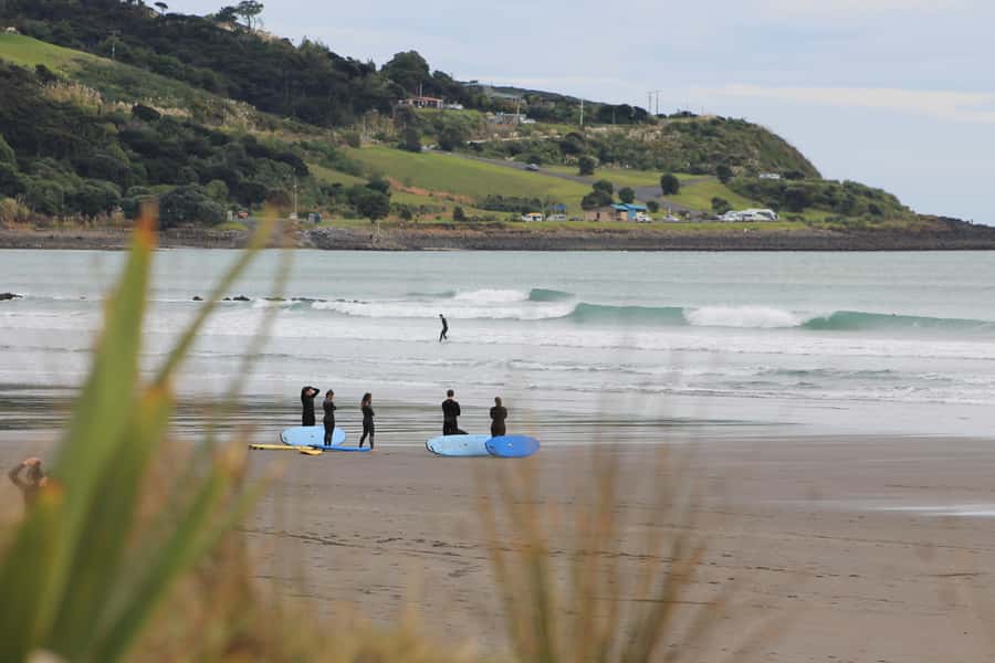 Raglan: Group Surf Lesson - Getting into the water and catching your first wave