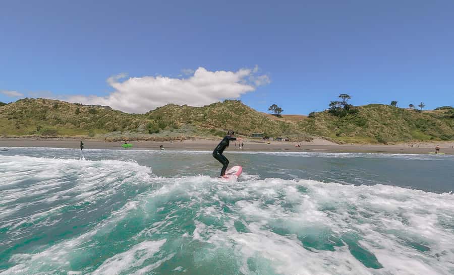 Raglan: Group Surf Lesson - A supportive style that works well for first-timers