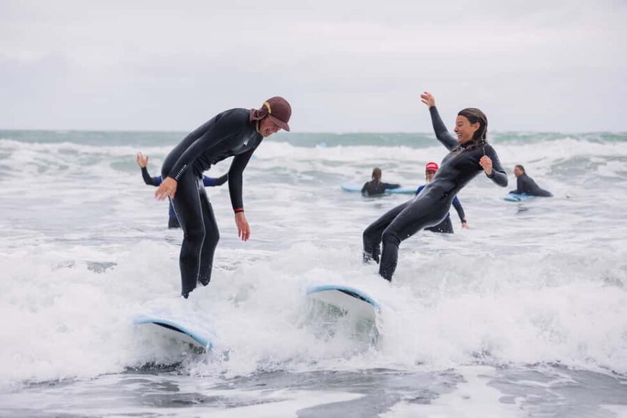 Raglan: Private Surf lesson 2:1 - A private start at Ngarunui Beach