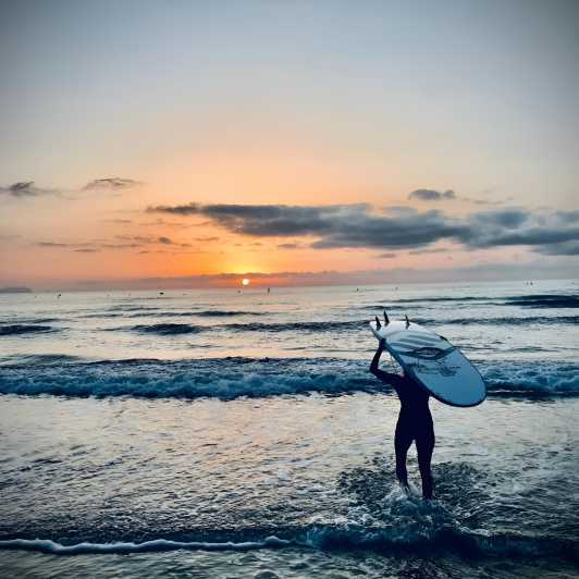 San Juan Beach: 2 Hour Table Surf Rental + Snack and Drink - Choosing the soft board